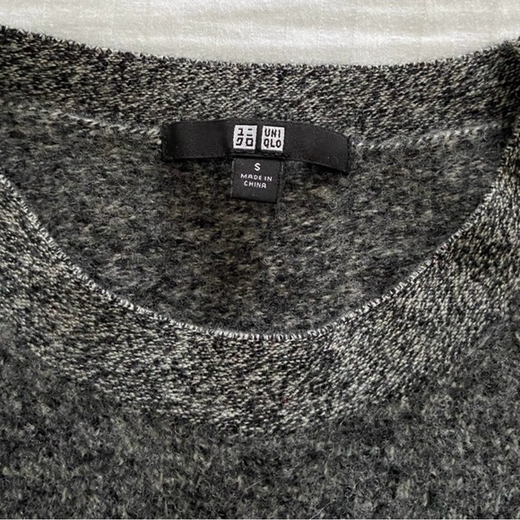 Uniqlo 100% wool sweater - Picture 2 of 8